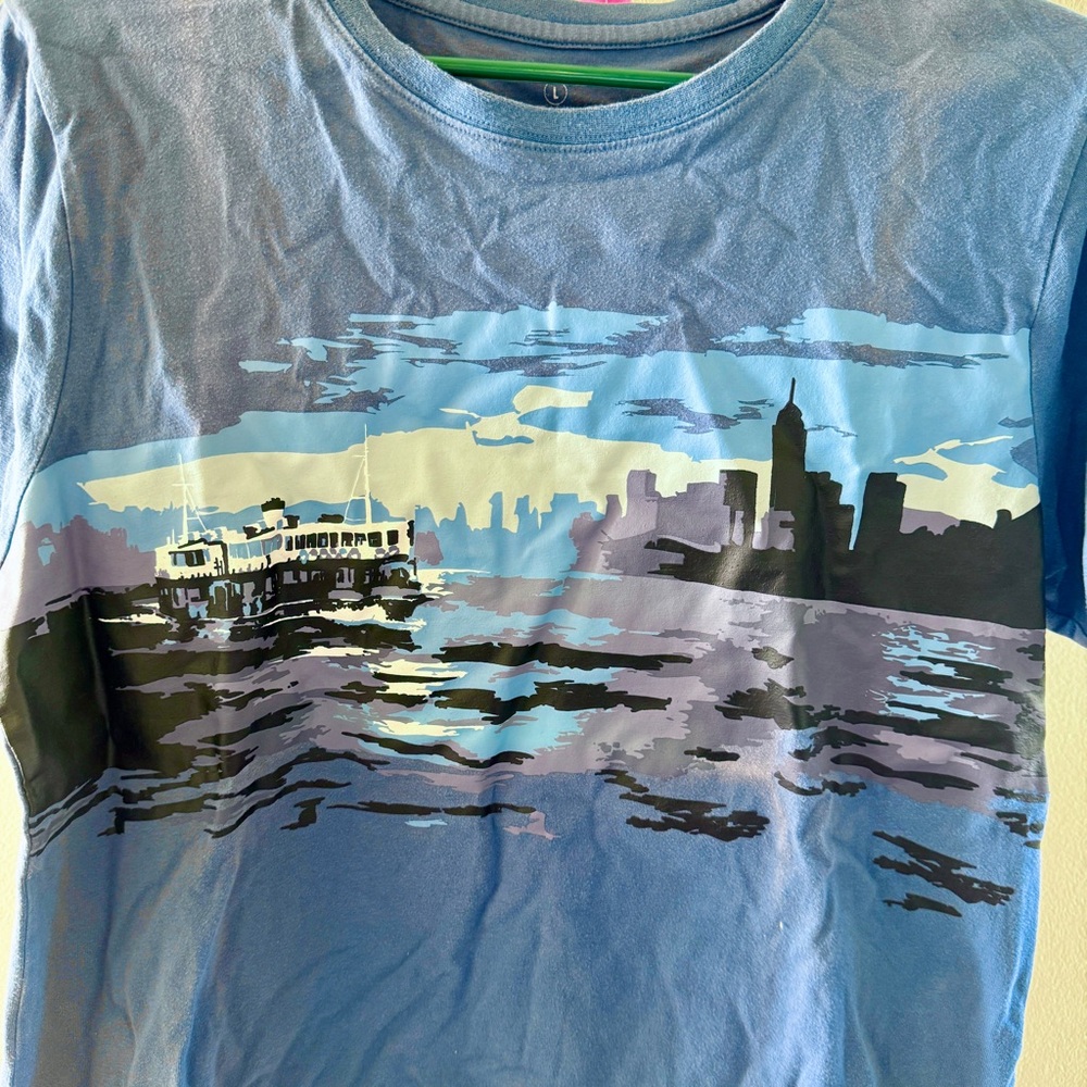HP 💙 FREE w/ Bundle - Hong Kong Skyline Unisex Short Sleeve Tee - Picture 3 of 4